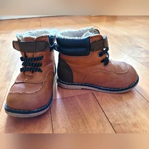 Old Navy boys leather boots Sz 7C